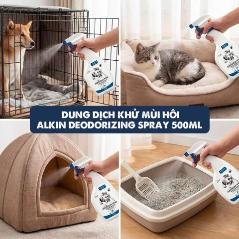 Xịt dung dịch khử mùi và diệt khuẩn chuyên dụng lên ổ đệm của chó mèo để tiêu diệt mầm bệnh.